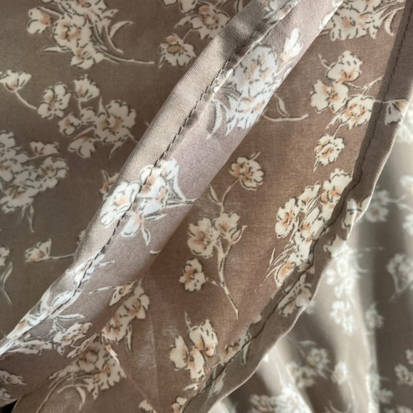 Ramona Ditsy Floral Midi Dress in Champagne - Picture 5 of 9